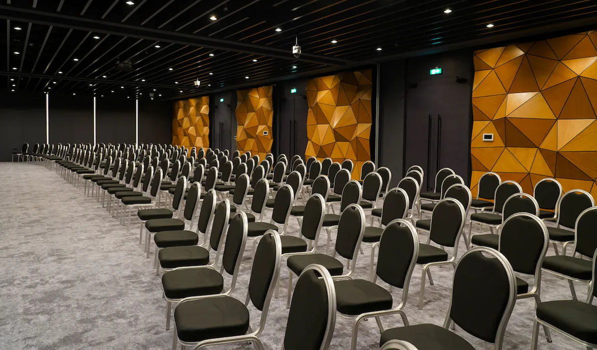 اتاق کنفرانس هتل الخوری اسکای گاردن